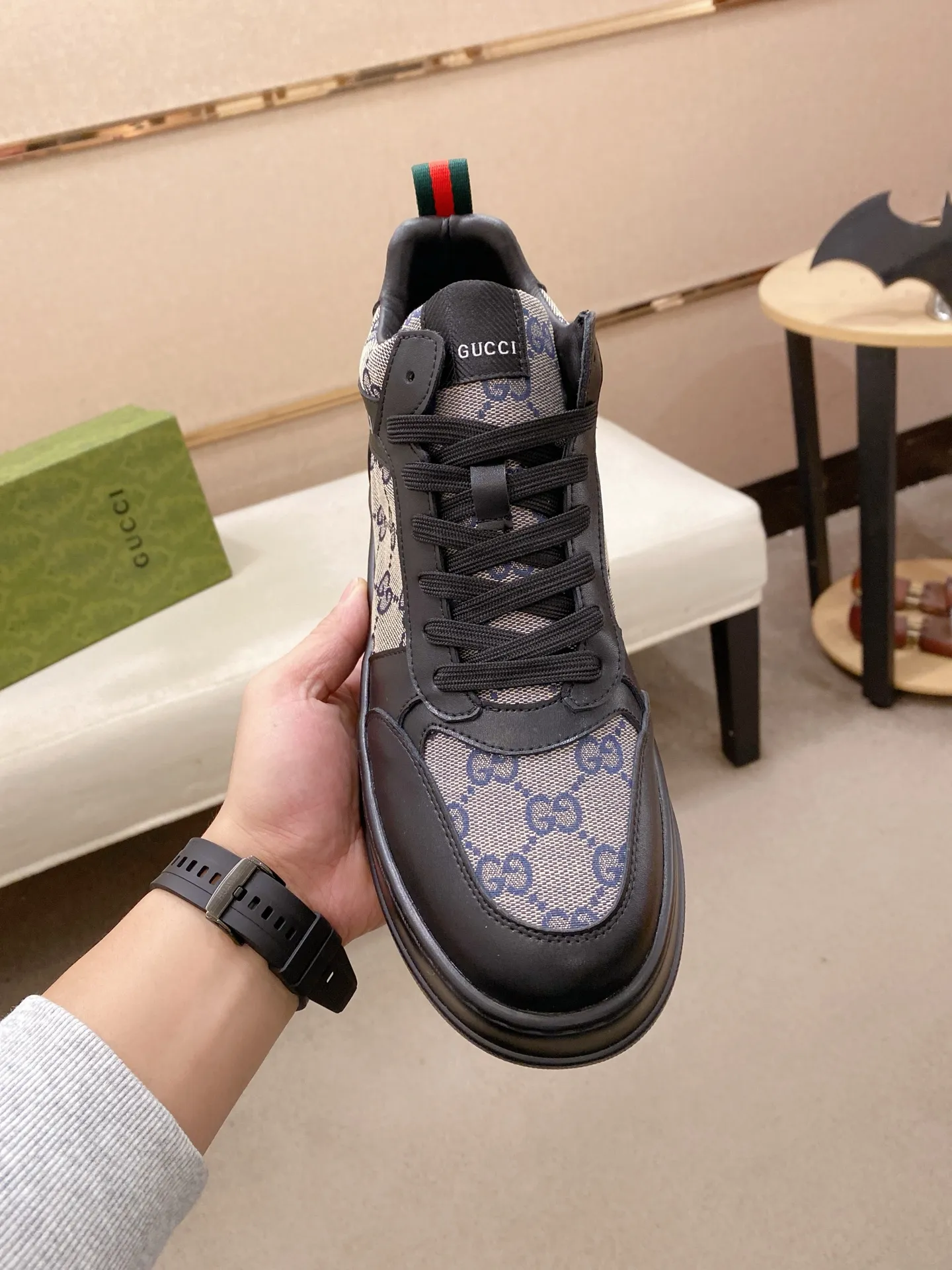 Factory price: 442💰 (GUCCI) The latest model from the official website🎁🎁Casual and fashionable men's shoes👟, hot style💥The style is simple and elegant, exclusive for trendy men. Unique official website's latest brand elements👑original Gucci decoration, fashionable and generous, the fabric is original cowhide ✅sheepskin lining, the official website specifies wear-resistant casual outsole, the classic model is taken in kind at the counter🎬38-44 (can be customized for 45 non-refundable)